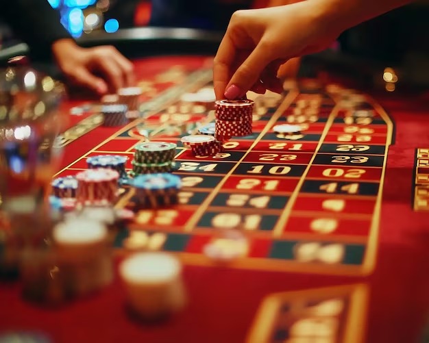 Live dealer at jin88 blackjack table with multi-camera studio setup